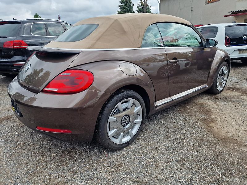 Volkswagen Beetle CABRIO 2,0TDI DESIGN - fotka 10 z 22