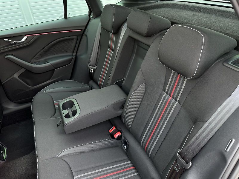 Škoda Kamiq 1.0TSi DSG Monte Carlo 116PS M - fotka 39 z 46
