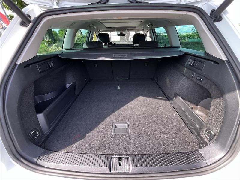 Volkswagen Passat 2,0 TDi DSG DPH  Webasto,Kamer - fotka 37 z 50