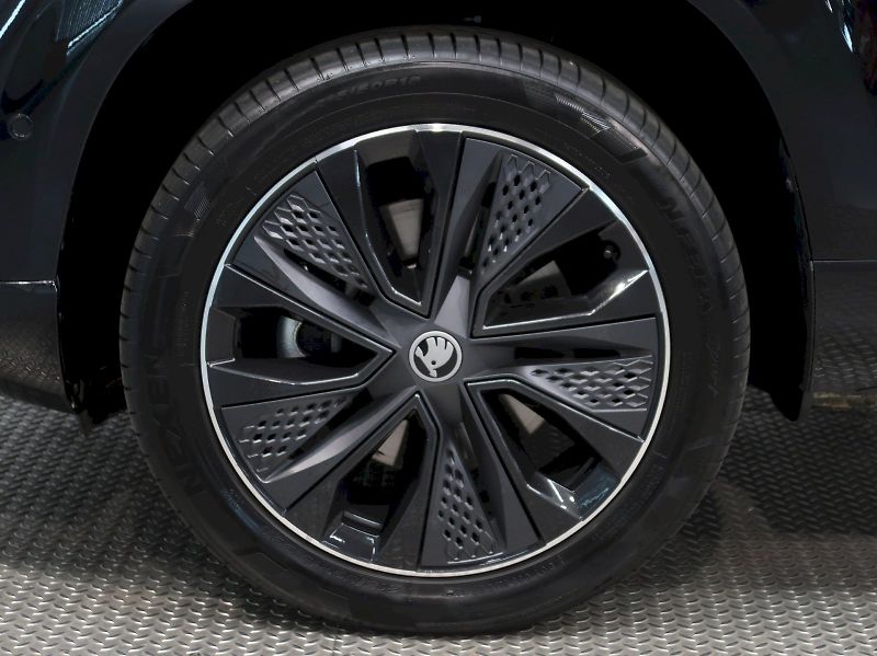 Škoda Karoq (2026) SPORTLINE 1.5TSI 110KW DSG TAŽ - fotka 12 z 42