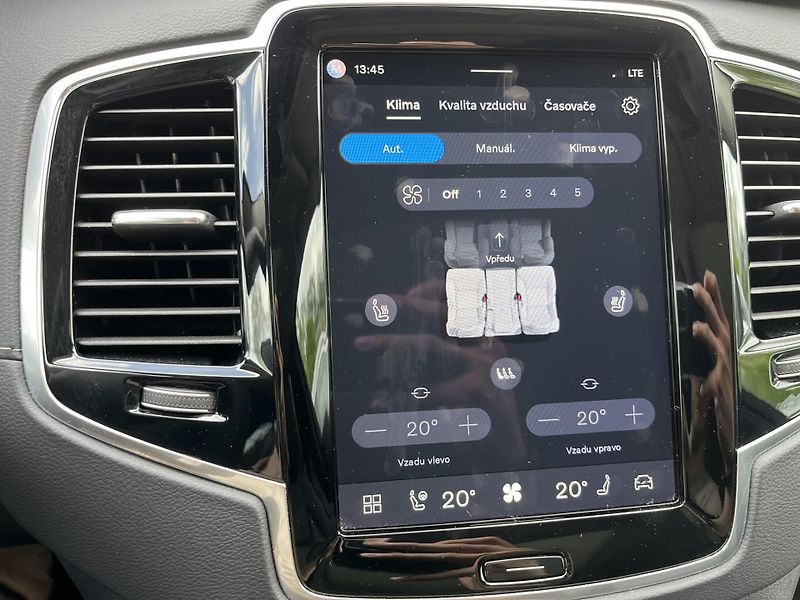 Volvo XC90 T8 AWD ULT B&W VENT VZDUCH 7M* - fotka 40 z 55