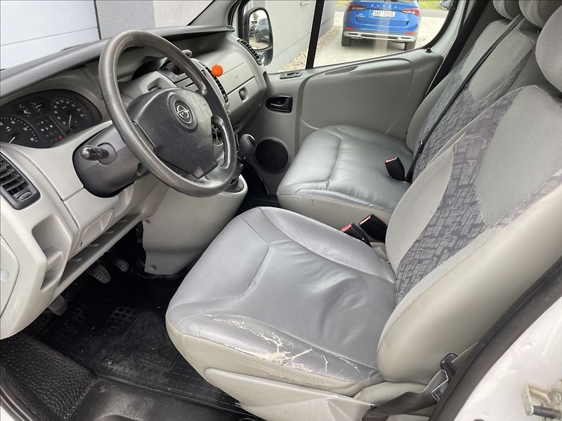 Opel Vivaro 1,9 DCi 74KW 9.MÍST - fotka 13 z 19