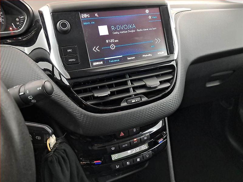 Peugeot 2008 (2017) 1.2 PureTech, Serv.kniha - fotka 12 z 18