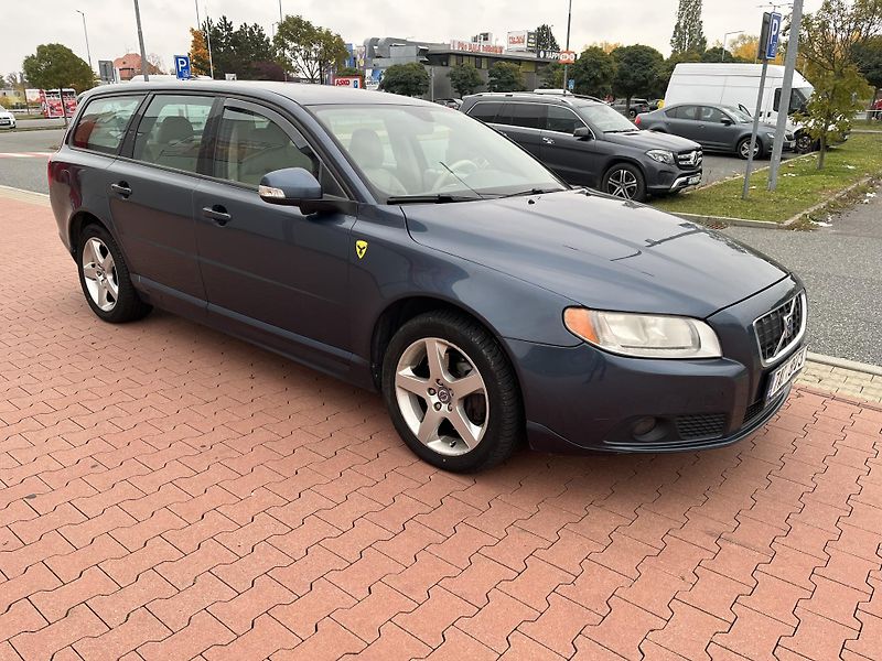 Volvo V70 2.4 D5 136 kW Automat - fotka 4 z 30
