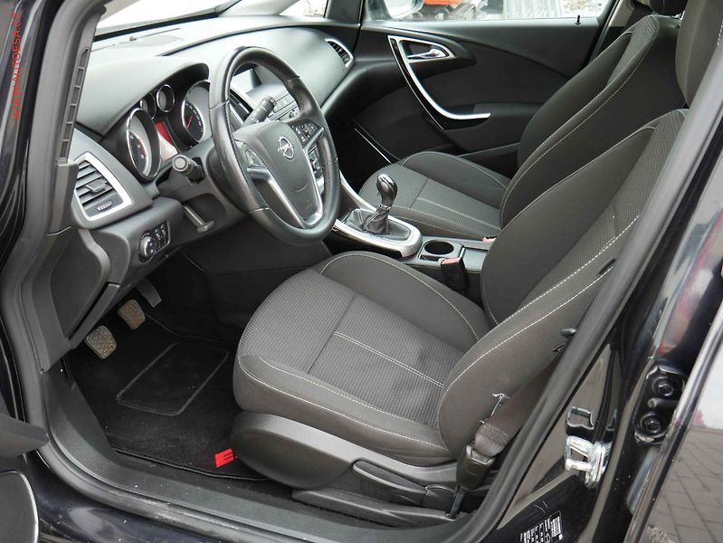Opel Astra (2013) 1.4T, ČR, Klima - fotka 9 z 19