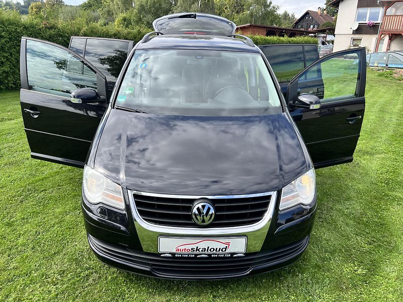 Volkswagen Touran 1.6 MPI 75KW,7MÍST,DIGI,NAVI - fotka 27 z 46