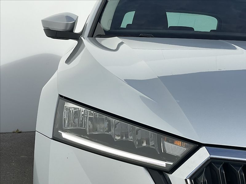 Škoda Octavia 2,0 TDI Combi Style NAVI+PDC - fotka 21 z 24