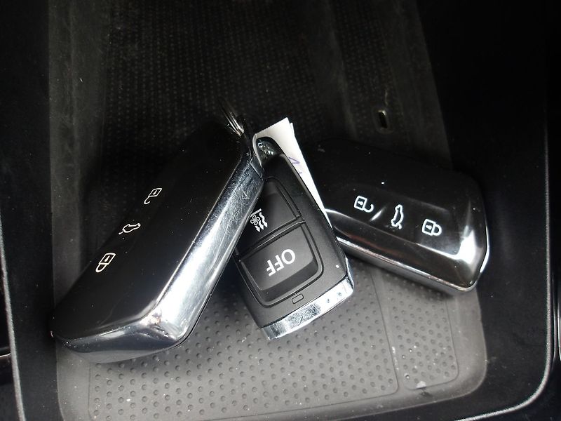 Škoda Octavia 1,4TSi BA+EL ČR ! MAX.VÝBAVA ! - fotka 30 z 33