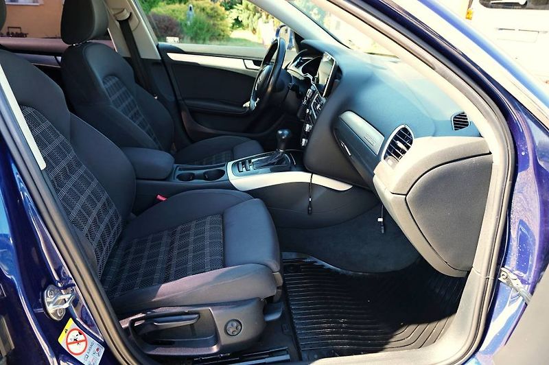 Audi A4 (2013) S-LINE 2,0 TDI 130 kW - fotka 21 z 63