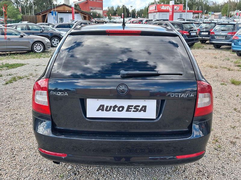Škoda Octavia (2012) 2.0 TDi, ČR, AC, park.čidla - fotka 5 z 20