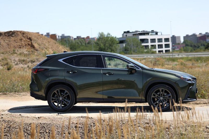 Lexus NX 450h plus 450H+ 2,5 PHEV PRESTIGE - fotka 6 z 30