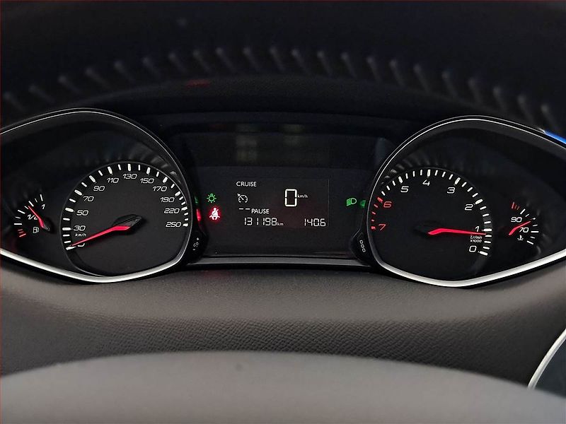 Peugeot 308 (2015) Active 1.2 e-THP, Navi - fotka 11 z 19