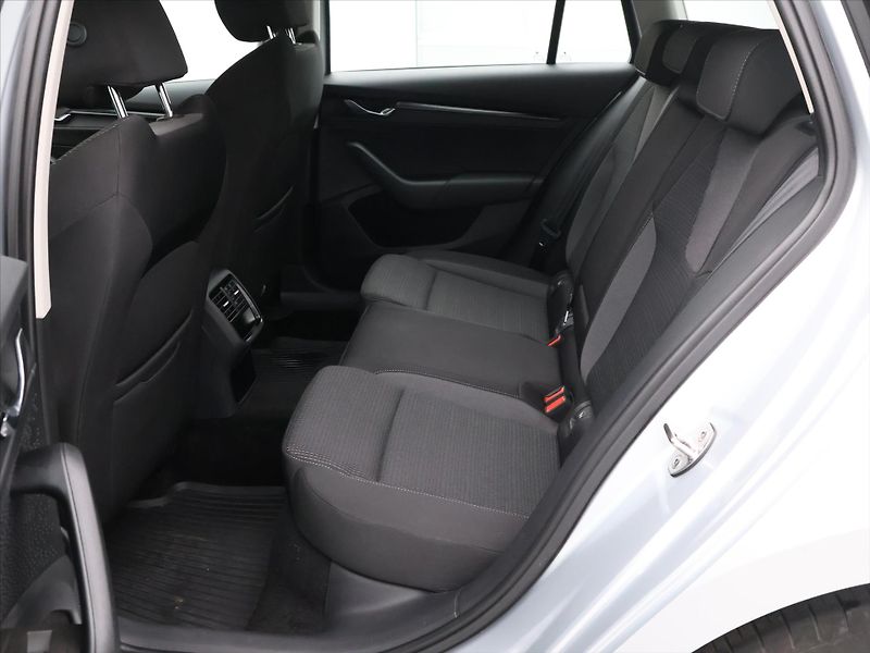 Škoda Octavia 2,0 TDI 85kW Ambition CZ DPH - fotka 14 z 36