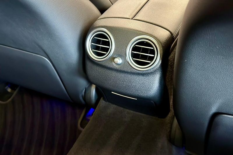 Mercedes-Benz Třídy E (2020) E 220d 4Matic AMG Line - fotka 41 z 112