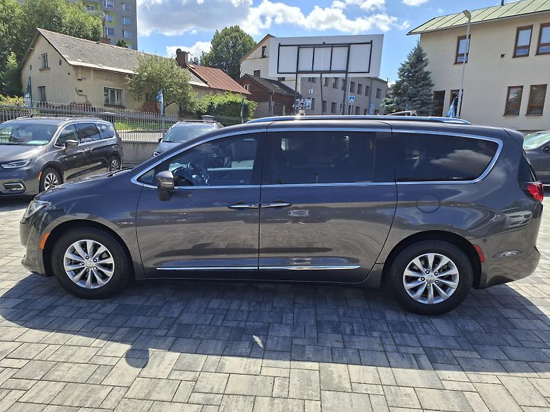 Chrysler Pacifica (2018) 3,6L,Top výbava, REZERVACE - fotka 4 z 44