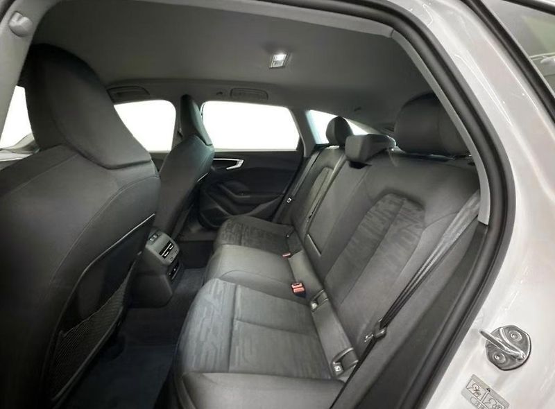 Audi A5 Avant 2.0 TDI Q 360k Tažné - fotka 13 z 17