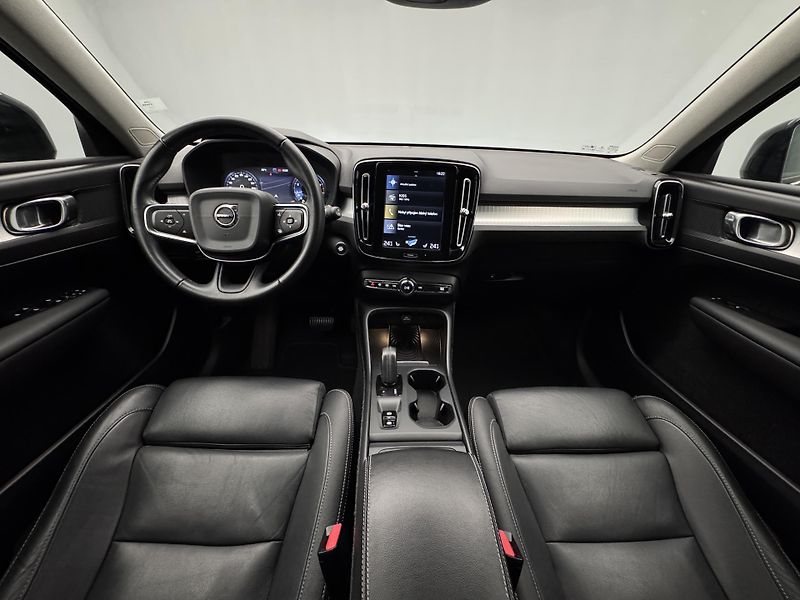 Volvo XC40 T5 AWD MOMENTUM PRO AUT - fotka 2 z 41