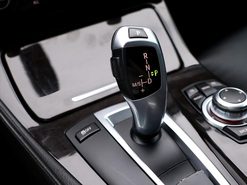 BMW Řada 5 3,0 535i 225kW Aut.klima Kůže - fotka 30 z 41