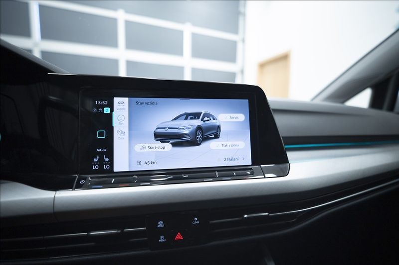 Volkswagen Golf 1,5 eTSI DSG KAMERA VÝHŘEV ČR - fotka 33 z 45