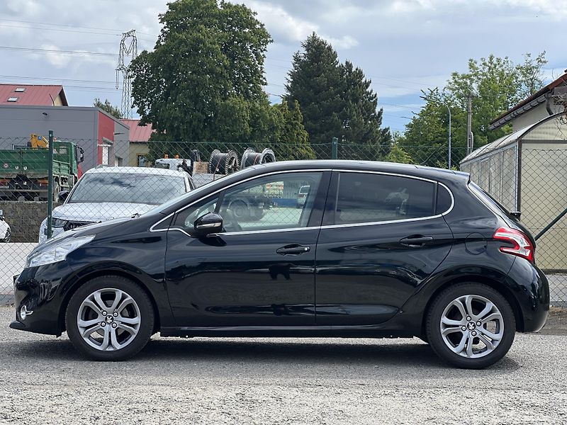 Peugeot 208 1.2i KLIMA PANORAMA TEMPOMAT - fotka 4 z 44