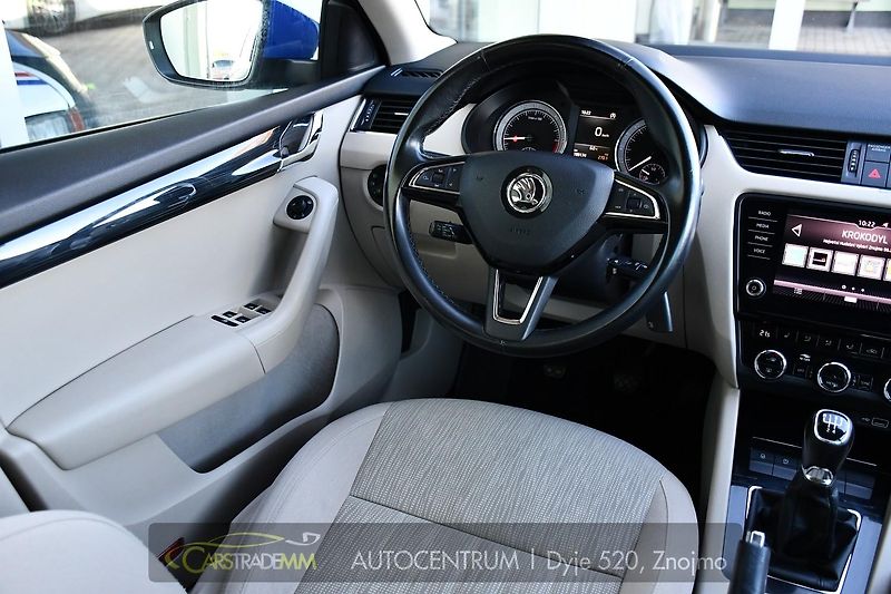 Škoda Octavia 1,6TDi STYLE - fotka 21 z 53