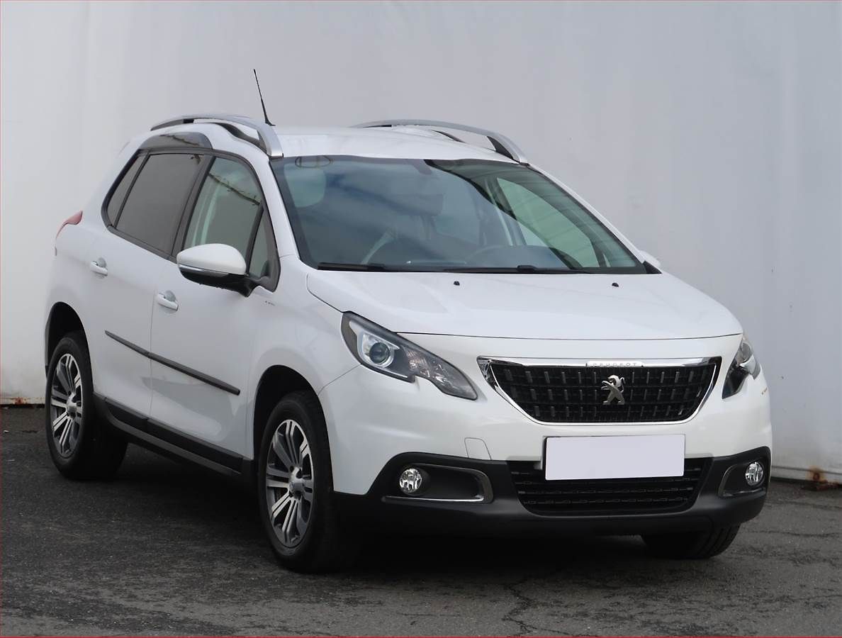 Peugeot 2008 1.2 PureTech, ČR,1.maj