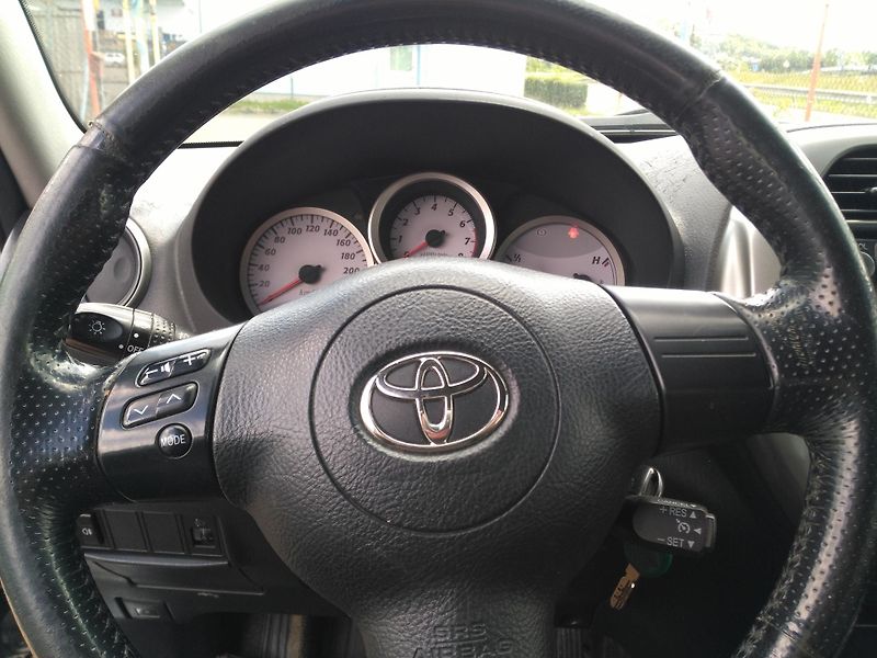 Toyota RAV4 2,0i /110 kW/ 4x4 - fotka 15 z 23
