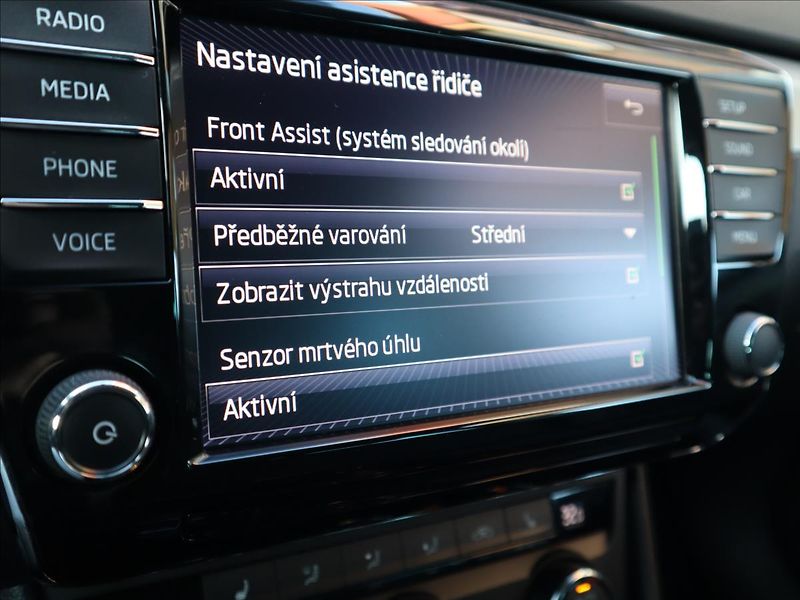 Škoda Superb 2,0 TDi, Kessy, FrontAssist, P - fotka 19 z 40