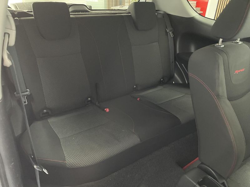Suzuki Swift 1.6 i 100kW SPORT REZERVACE  - fotka 14 z 21