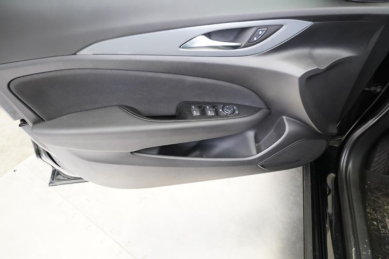 Opel Insignia - fotka 12 z 26
