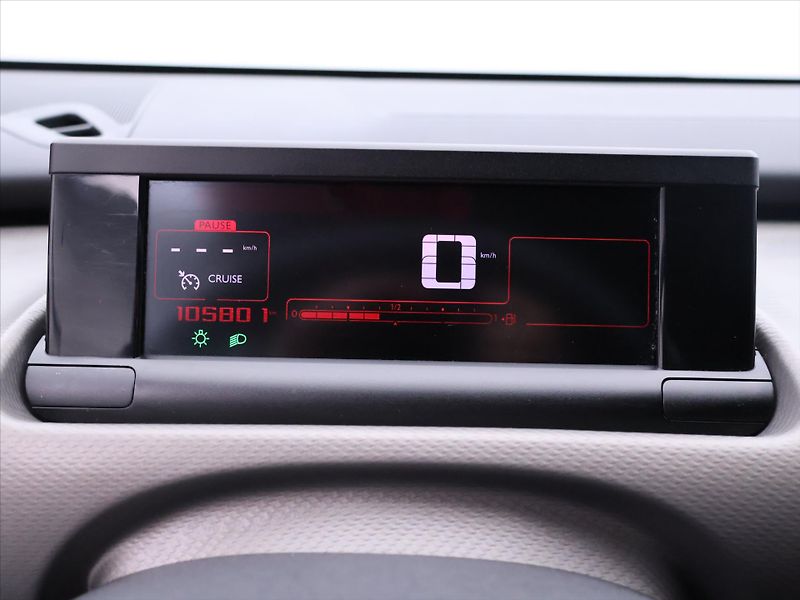 Citroën C4 Cactus 1,2 PT 82k CZ Feel DPH - fotka 13 z 22