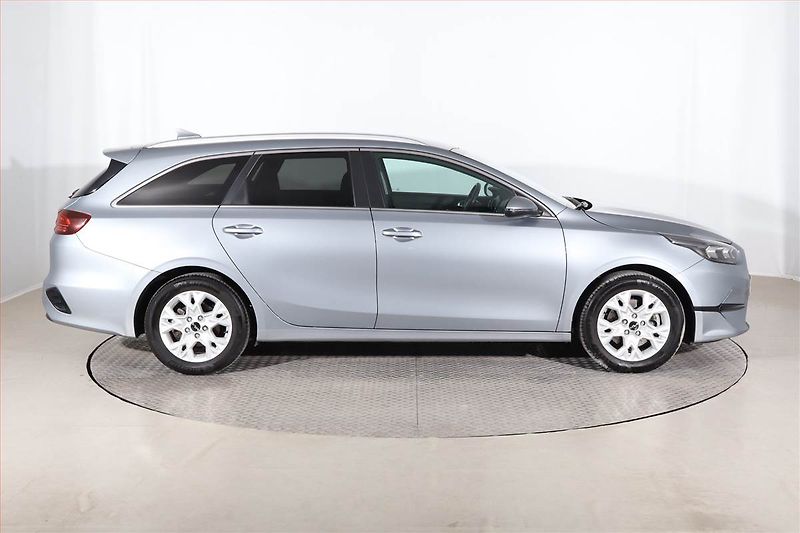 Kia Ceed (2022) Gold 1.5 T-GDI, Serv.kniha - fotka 6 z 23