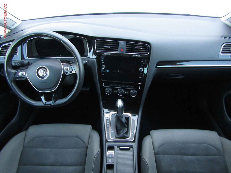 Volkswagen Golf (2017) 1.5 TSi, DSG - fotka 8 z 21