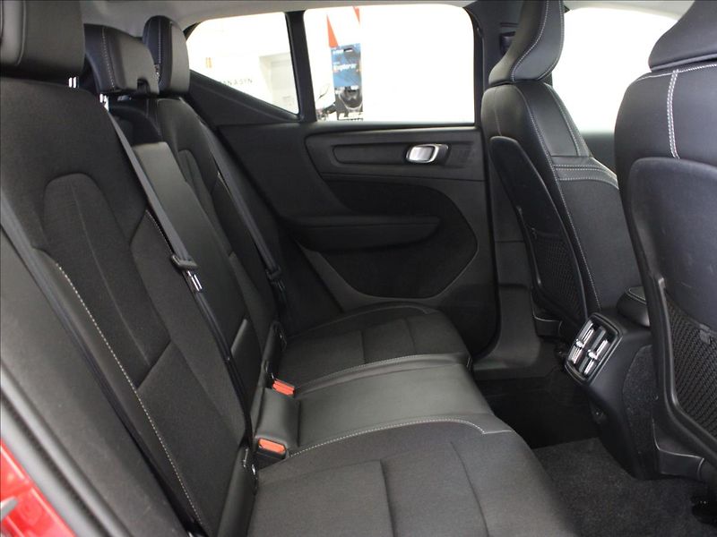 Volvo XC40 2,0 T5 182KW AWD zánovní - fotka 13 z 34