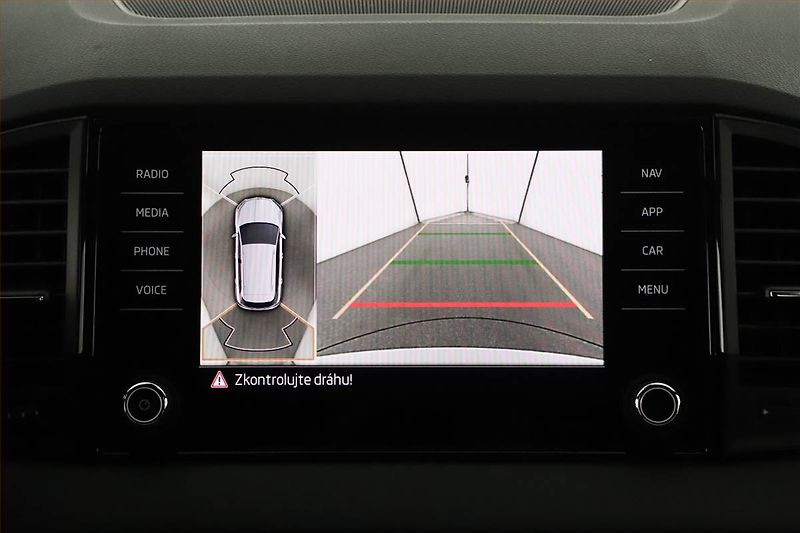 Škoda Karoq (2025) 1.5 TSI, Sportline, DSG - fotka 14 z 20
