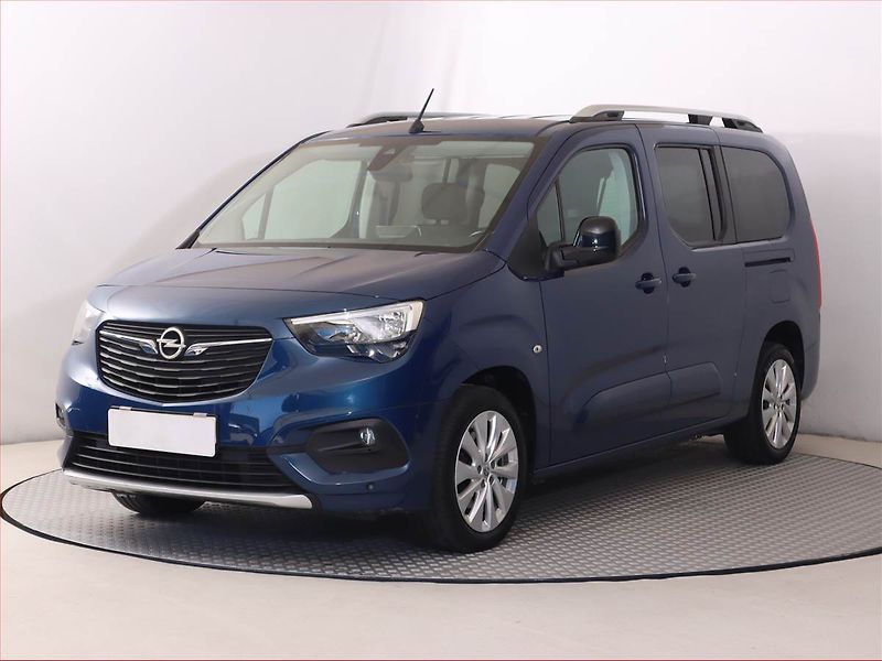 Opel Combo (2021) Maxi Elegance 1.2 Turbo, 5Míst - fotka 2 z 21