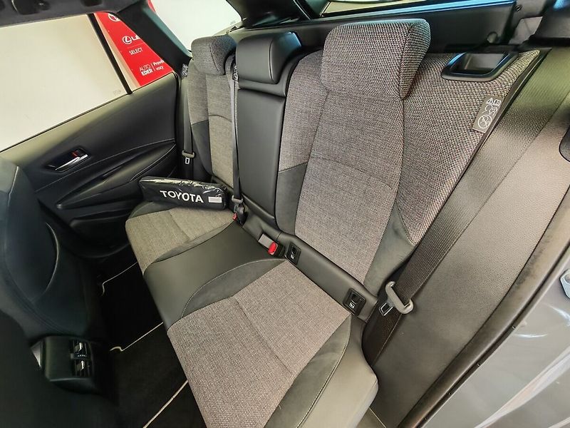 Toyota Corolla 2.0 Hybrid e-CVT Style - fotka 18 z 42