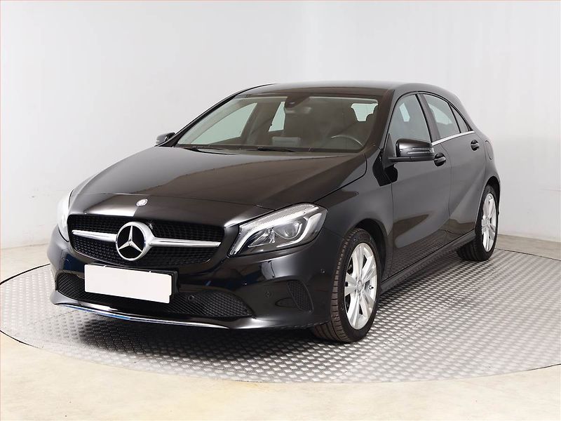 Mercedes-Benz Třídy A (2016) A 180 d, Automat, Kůže - fotka 2 z 16
