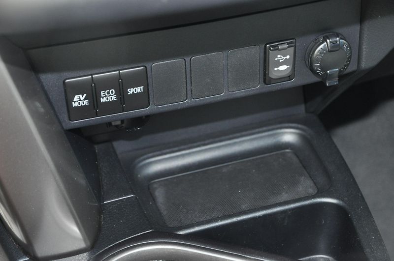 Toyota RAV4 2.5HSD 114kW - fotka 15 z 18