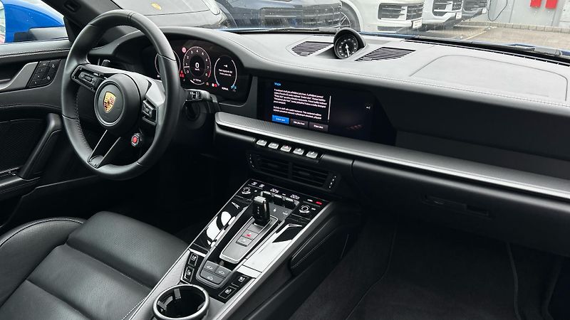 Porsche 911 Carrera - fotka 23 z 29