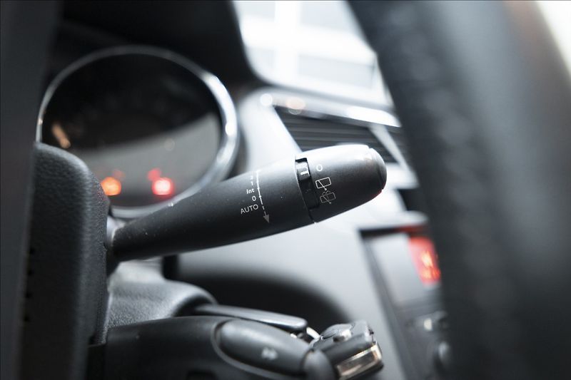 Peugeot 5008 1,6 BlueHDI 7 MÍST NOVÉ V ČR - fotka 21 z 28