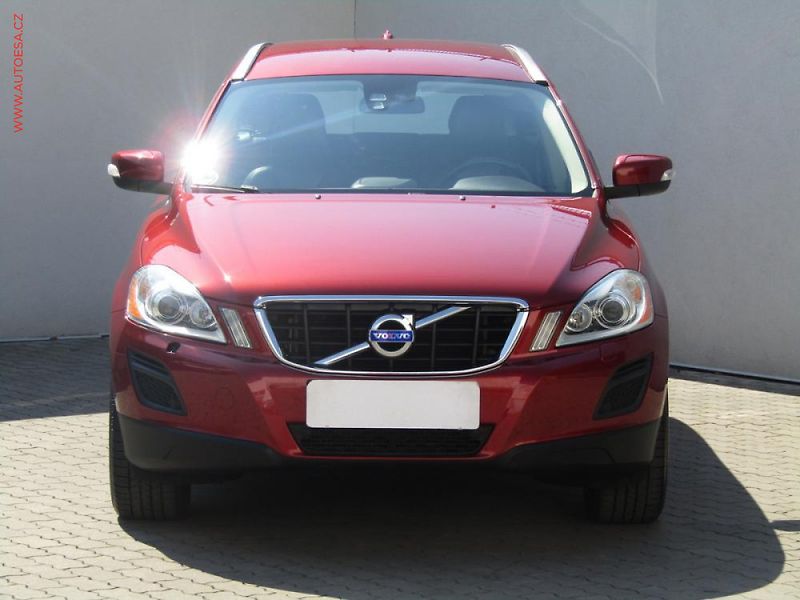 Volvo XC60 (2011) 2.4 D5 AWD, R-design - fotka 2 z 3