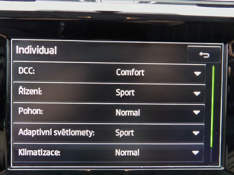 Škoda Superb 2.0TDI DSG 4x4 Style ČR DPH - fotka 12 z 32