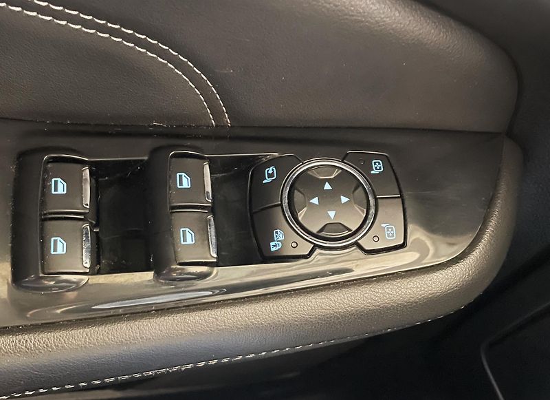 Ford S-MAX Titanium 132kW AT AWD, 7 MÍST - fotka 25 z 34