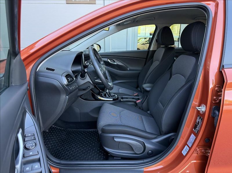 Hyundai i30 1,5 i  HB FL Family Climate - fotka 7 z 25