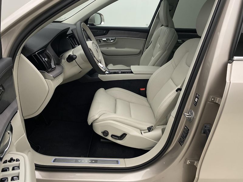 Volvo XC90 (2026) T8 AWD Plug-in BRIGHT PLUS 7m - fotka 3 z 71