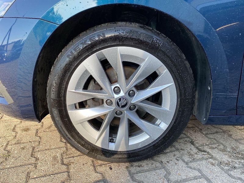 Škoda Octavia (2023) Combi 1.5 TSI M-HEV DSG Style+ - fotka 32 z 36