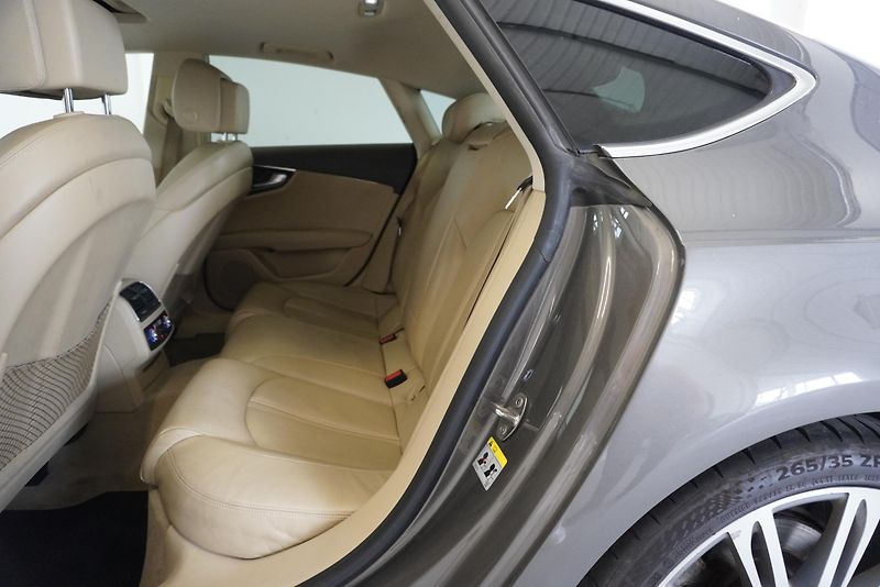 Audi A7 3.0 TFSi QUTTRO S-TRONIC - fotka 26 z 32