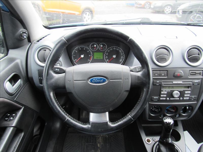Ford Fusion 1,4 i 59KW 1.Majitel - fotka 12 z 28