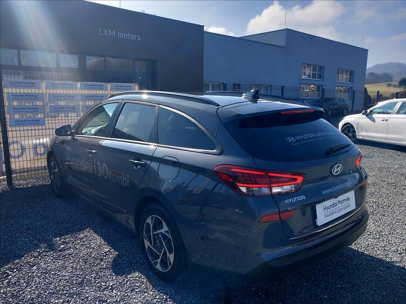Hyundai i30 1,0 T-GDI SMART DCT - fotka 6 z 19